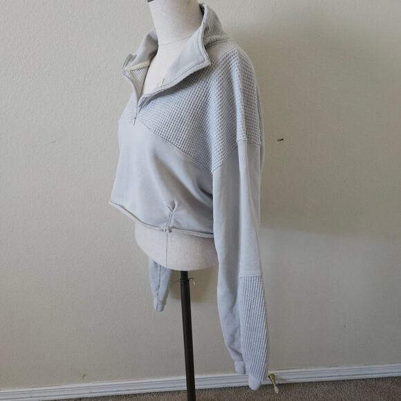 Stylish POL Grey Cropped 1/4 Zip Sweater - Size Medium - Picture 2 of 6